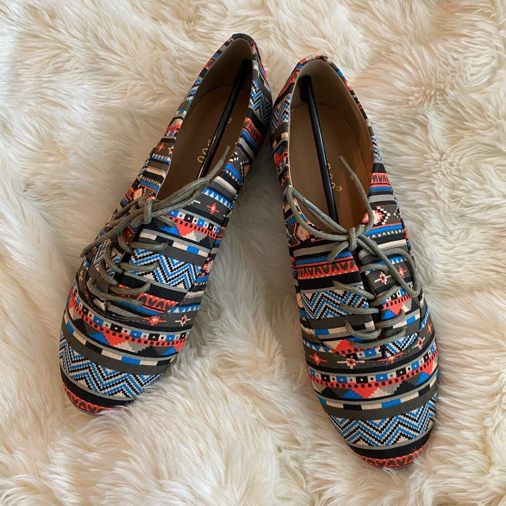 NIB Bamboo brown and blue Lynda Oxford shoes
